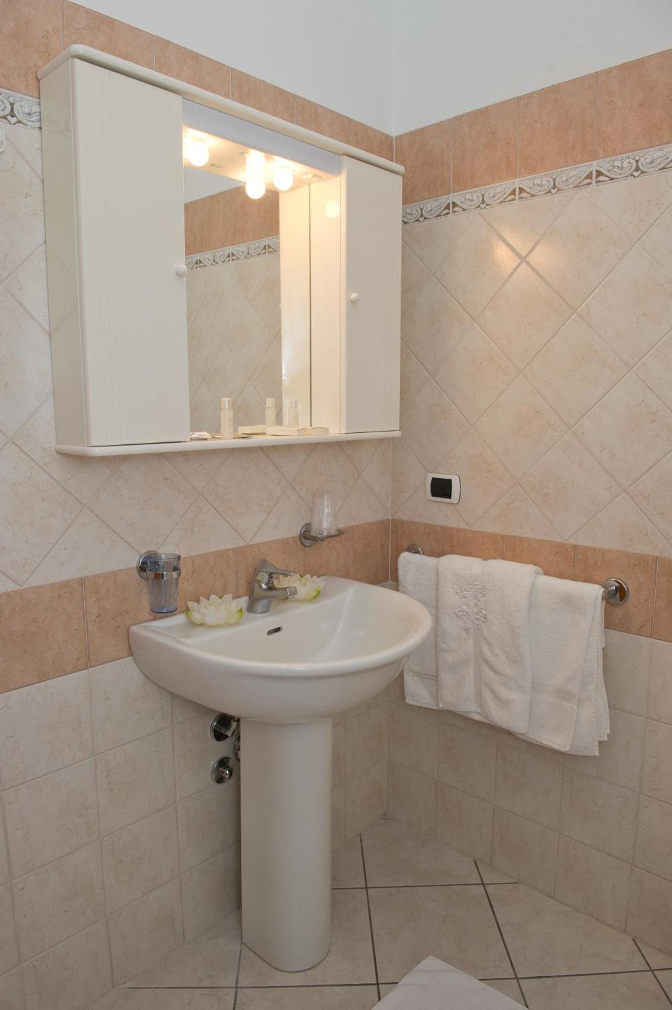 Appartement Residenza Raggio à Riccione Extérieur photo